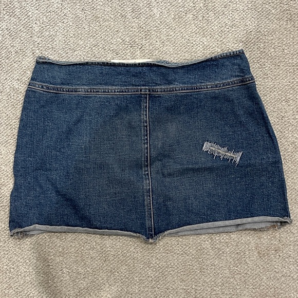 United Colors of Benetton Mini Skirt Denim Jean Oversized Belt Buckle Distressed - Picture 5 of 13